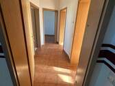 Flur.jpg - 2 Zimmer Etagenwohnung zur Miete in Weißenfels