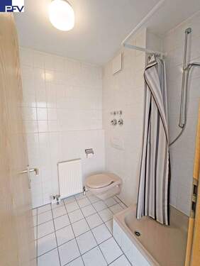 2.OG Bad Referenzeinheit unrenoviert - 