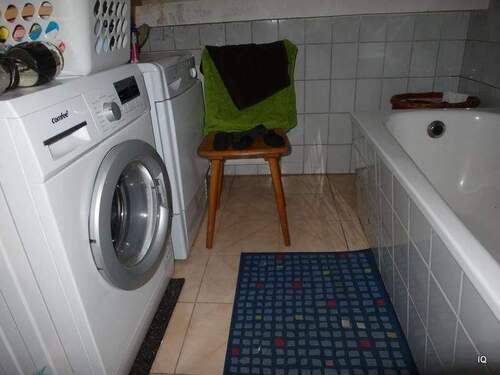 1.OG, separate Wohnung - Bad - 