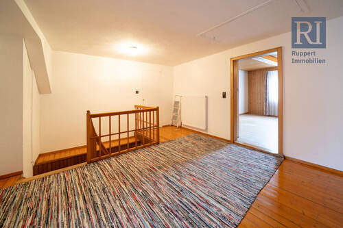 Flur, DG Haus Nr. 12 - 