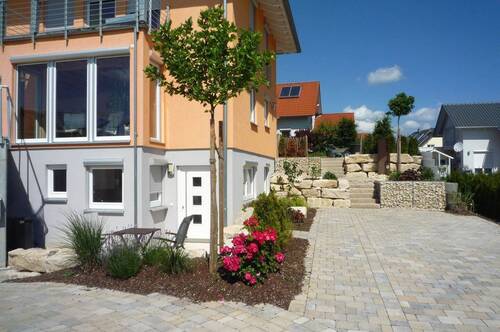 ... mit angrenzenden Stellplatz - 