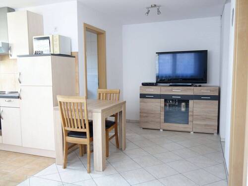 Mit Esstisch und Fernseher - Etagenwohnung mit 45,00 m&sup2; in Krauchenwies zur Miete