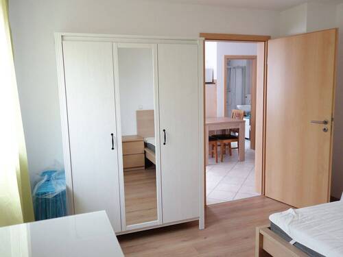 ... und Kleiderschrank - 