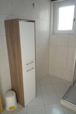 ... und großen Badschrank - 