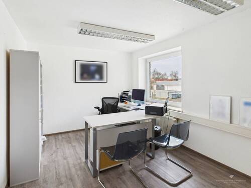Büro 1 - 