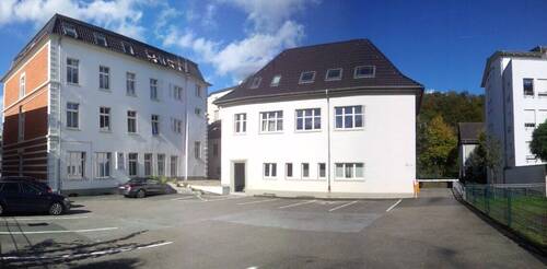 Gebäude,Zufahrt und Hof - 73m²-bezugsfertige Büro,- oder Praxisräume mit guter Erreichbarkeit und eigenen STP