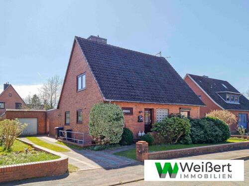 Titelbild - Charmantes Einfamilienhaus mit 640 m² großem Grundstück & 7 Zimmern in familienfreundlicher Lage von Münsterdorf