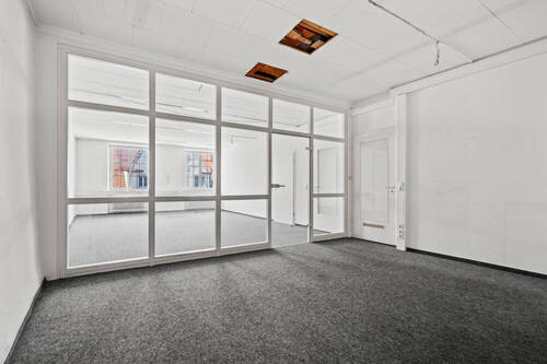 Raumansicht 3 - geteilter Bereich mit Glasabtrennung - 