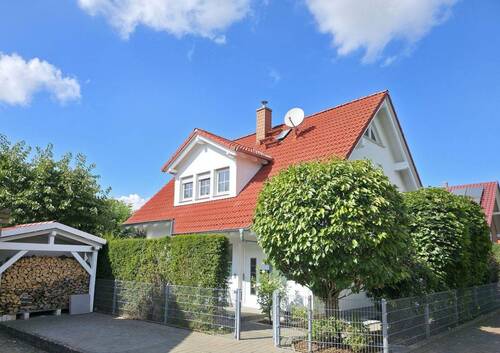Vorderseite - 5 Zimmer Einfamilienhaus zum Kaufen in Garbsen