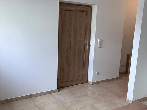 Blick zur Wohnungstür - 2 Zimmer Etagenwohnung in Erlangen