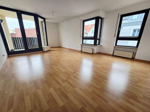 Wohnen - Tolle 2 Zimmer Wohnung mit Balkon in Nürnberg Glockenhof