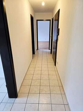 Flur - vom Flur aus in jedes Zimmer - 