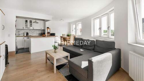 Wohnzimmer 2 - Bezugsfrei ab 1.9.25! Attraktive 3,5-Zimmer-Wohnung mit Balkon & EBK in gepflegtem Mehrfamilienhaus