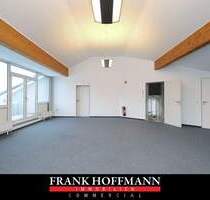 In verkehrsgünstiger Lage! Bürofläche mit Loggia in Henstedt-Ulzburg