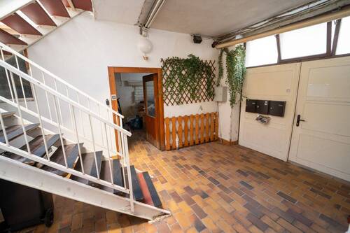 Hof - 2 Zimmer Etagenwohnung in Neustadt an der Weinstraße