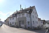 Ansicht gesamtes Mehrfamilienhaus - 4 Zimmer Etagenwohnung zum Kaufen in Stuttgart