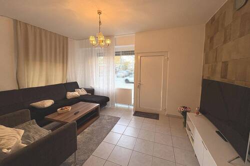 Wohnzimmer - 4 Zimmer Etagenwohnung in Stuttgart