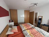 Schlafzimmer mit Wandschrank - 