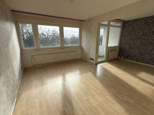 Wohnzimmer - 4 Zimmer Etagenwohnung zum Kaufen in Pinneberg