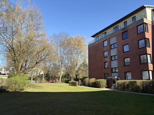 Spielplatz - 2 Zimmer Etagenwohnung in Hamburg