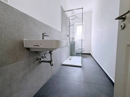 Badezimmer - PROVISIONSFREI: Hochwertig sanierte 3-Zi. Whg. in zentraler Lage 