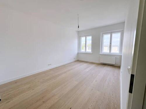 Wohnzimmer - 3 Zimmer Etagenwohnung zum Kaufen in Berlin