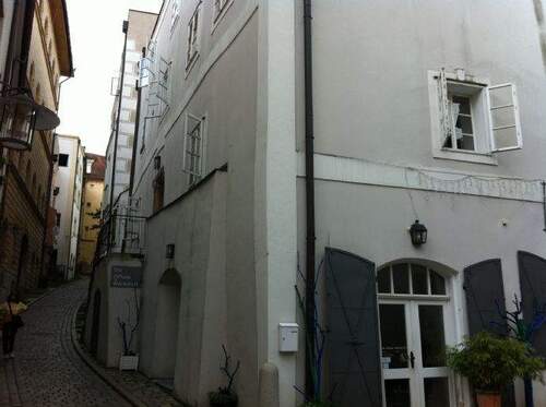 Ansicht - Wohnen im Herzen der Altstadt. Sehr schöne 3 Zimmer mit Stuck. Auch WG geeignet. Wegen Besichtigung anrufen!!!