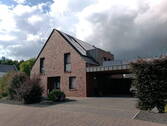 Zufahrt und Straßenansicht - Neuwertiges EFH in ruhiger Lage