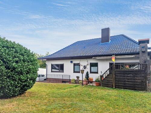 Ansicht - Bungalow in Liebenau mit schönem Grundstück, Garage und Vollkeller