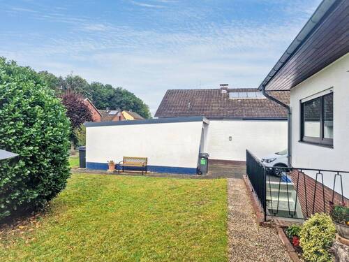 Garage und Kellerzugang - 