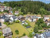 Luftaufnahme des charmanten Schwarzwaldhauses - 1 Zimmer Einfamilienhaus zum Kaufen in Schonach im Schwarzwald