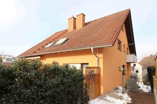 Vorderansicht - Ihr neues Zuhause: Großzügige DHH in Karlsbad-Langensteinbach mit Garage