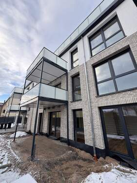 Hausansicht - Ihr neues IMMOBILIEN QUARTIER: Barrierefreie & energieeffiziente KfW-40-Wohnung mit Förderung!