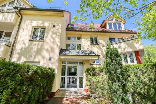 Hauseingang - 4 Zimmer Mehrfamilienhaus, Wohnhaus in Berlin