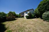 Außenansicht mit Garten - 6 Zimmer Mehrfamilienhaus, Wohnhaus in Deggendorf