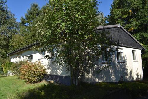 Seitenansicht - 7 Zimmer Mehrfamilienhaus, Wohnhaus zum Kaufen in Kell