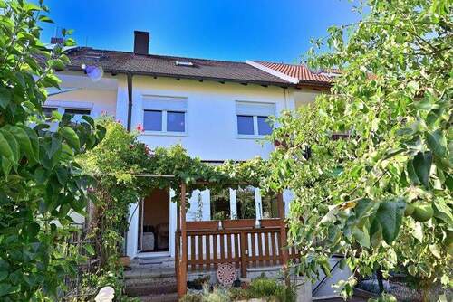 Hausansicht Südseite - gemütliches Reihenmittelhaus sucht neue Eigentümer