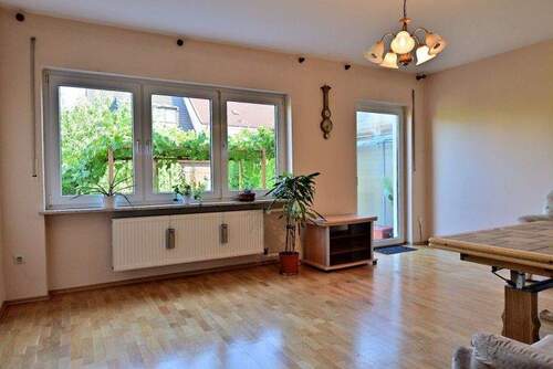 Wohnzimmer - 4 Zimmer Reihenmittelhaus in Nürnberg