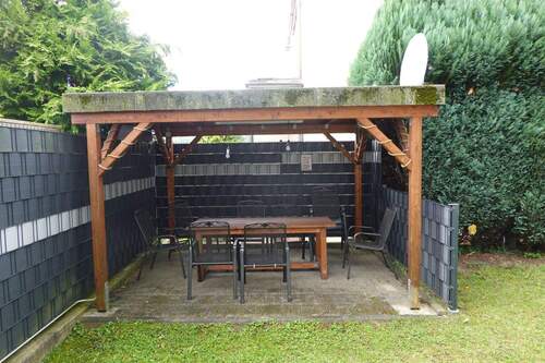 Überdachte Terrasse im Garten - 