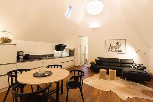 DG Zimmer 1 (Nutzung Wohnung) - 1 Zimmer Mehrfamilienhaus, Wohnhaus in Idstein