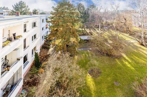 Blick ins Grüne - **Herrliche DG Wohnung in bevorzugter Mariendorfer Lage**