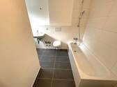 Bad mit Wanne - 