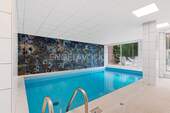 Wellness mit Schwimmbad, Sauna und Gartenbereich. - 