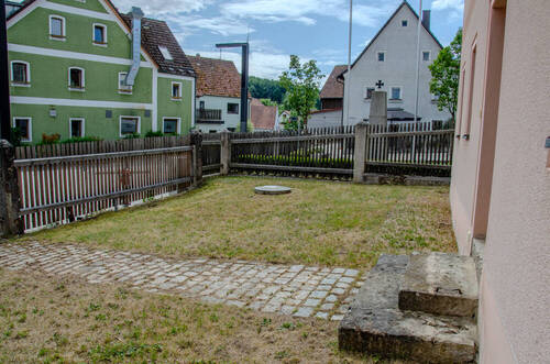 Garten Südseite mit Erdtank - 