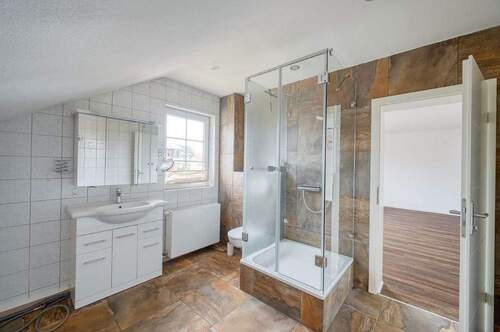 Bad mit Dusche - Mehrfamilienhaus, Wohnhaus mit 550,00 m&sup2; in Werder (Havel) zum Kaufen