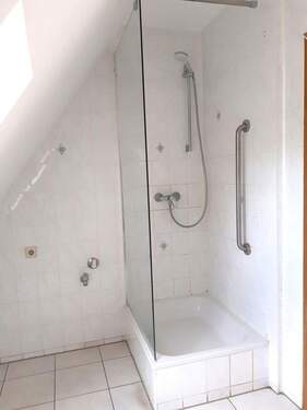 Bad mit Dusche - 