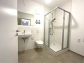 Bad mit Dusche - 