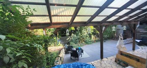 TEILS ÜBERDACHTE TERRASSE - 