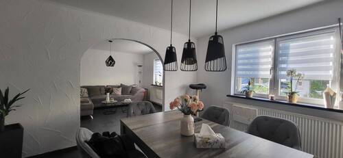 MERZIG-STADT-GERÄUMIGES EINFAMILIENHAUS MIT PLATZ - MERZIG -STADTNAH - EINSEITIG ANGEBAUTES GERÄUMIGES EINFAMILIENHAUS MIT VIEL PLATZ - VIER SCHLAFZIMMER, TERRASSE, KLEINEM NATURIDYLL + GROSSE GARAGE