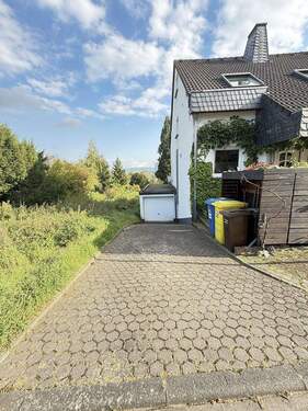 Seitenansicht, Garage, Parken - 9 Zimmer Einfamilienhaus zur Miete in Koblenz